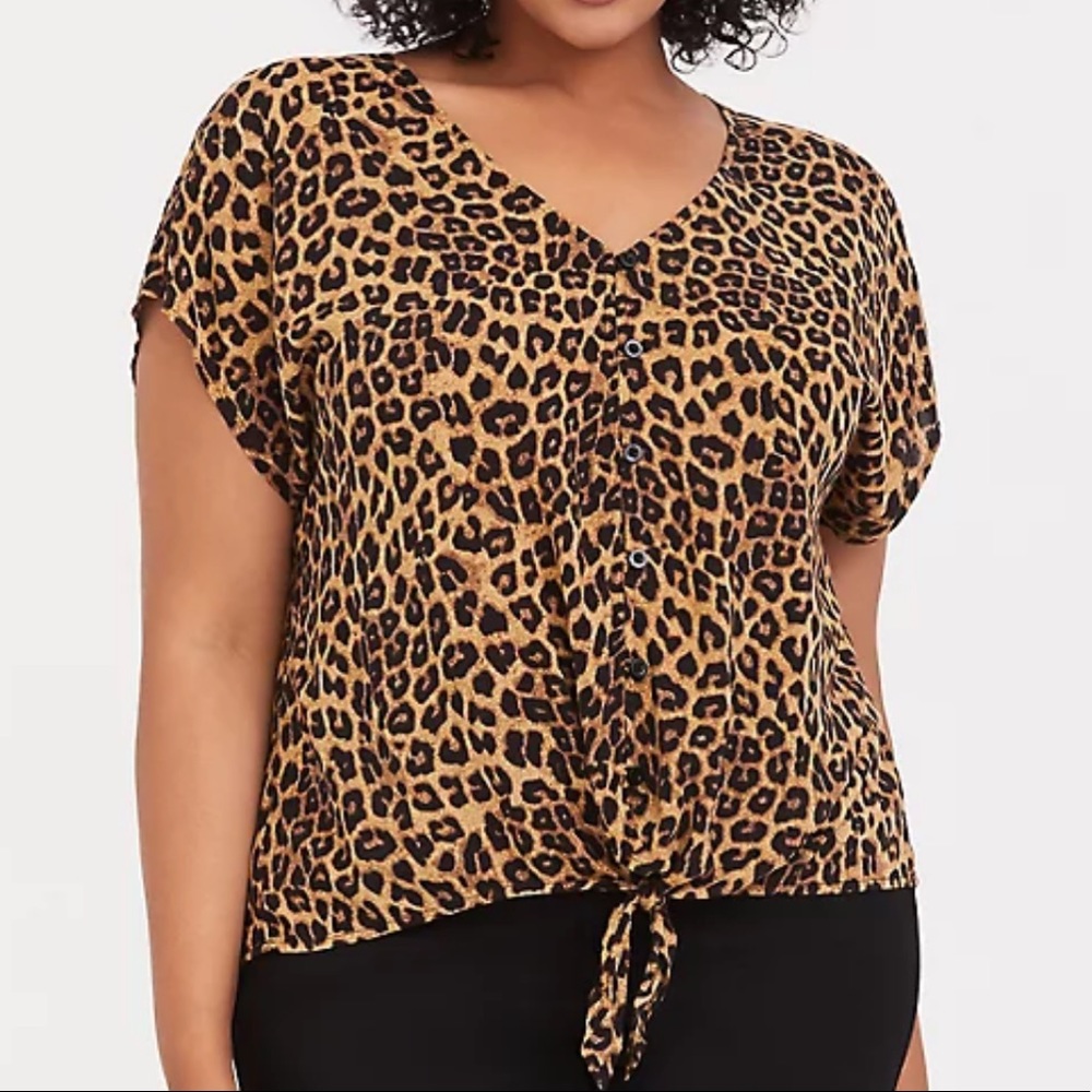 EUC Torrid Leopard Front Tie Top sz 2 (18/20/2x)